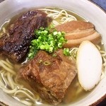 Uwachi - うゎちちそば(大) 　トッピングは三枚肉・本ソーキ・軟骨ソーキ