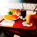 モア カフェ - ホットドックドリンクセット