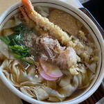 三平うどん - キシメン大盛りに海老天トッピング