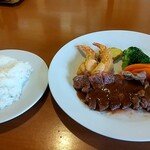 kitchen KATO - ミニステーキとエビフライのAランチ 税込1300円