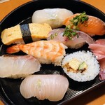 魚晴 - 令和4年2月 ランチタイム
にぎり定食(にぎり8貫＋ミニうどん) 900円