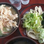 Shoku Kobo Kuwabara - 肉天うどん500円、つけ（わかめ）450円