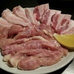 焼肉昭和 - 鶏豚4種盛り