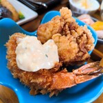 洋食工房 くつろぎ - ザクザクの唐揚げ&サクサクのエビフライで凄い美味しい(≧∀≦)