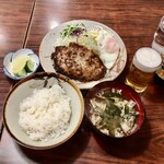 Restaurant Apollo - ハンバーグ定食半ライス750円、瓶ビール600円