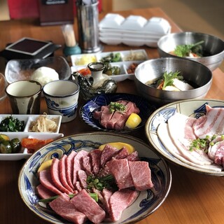 Yakiniku (Grilled meat) of local Wagyu beef and Agu pork