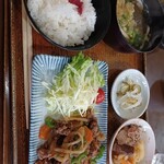 喫茶リスボン - 牛肉と野菜炒め定食