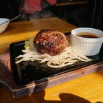 Bar Jimmy Chayaba Machi - ハンバーグ1,000円はジュージュー言わせながら到着w 202203