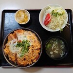 Aji Kichi - 玉子カツ丼 880円