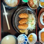 Sakudaira Shokudo - カキフライ定食+唐揚げ一個