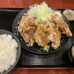 Chuka Shokudo Yoshidaya ShinOomae Ten - 油淋鶏定食スペシャル ¥930