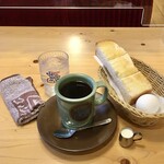 Komeda Coffee Ten Mitaka Kamitsuzumi Ten - アメリカンコーヒー490円、モーニングA