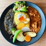 Kenkou no Tame no Curry to Sweets no Mise Nattsu Koko - ２種のカレー　１１００円　半熟ゆで玉子　＋１００円　