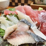 鮮魚卸 小売 魚嘉 - 刺身、びっしり