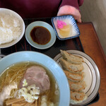 中華・永芳 - 餃子セット￥650 餃子5個とラーメンとライスに漬物