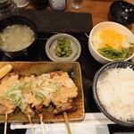 Ganso Yakitori Kushi Hatchin Higashinihonbashiten - やきとり定食塩　\880(22-02)