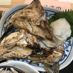 魚菜はざま - 今日はハマチとカンパチ