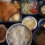 Marutomi Suisan Ikebukuro Nishiguchi Ten - (2021/06)アジフライとマグロぶつ刺し定食