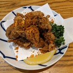 Izakaya Genji - スパイシー鶏皮チップス