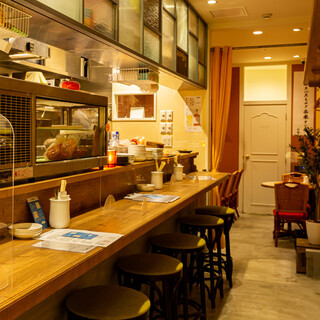 The counter is easy to use even for one person ♪ There is a completely private room in the back, and you can reserved.