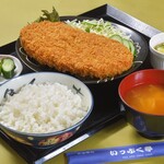 Oshokuji Dokoro Ippuku Tei - 大きなコロッケ定食