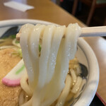 四国うどん - 細めの麺は柔らかい