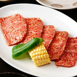 Enjoy high-quality Japanese black beef suitable for yakiniku to your Yakiniku (Grilled meat) 's content.