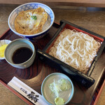 Soba Dokoro Kuraju - 小かつ丼、そば880円