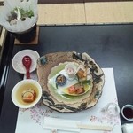 Taki Tei - 夕食の前菜と鍋物です。目でも楽しめる盛り付けでした。