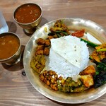 Kathmandu Spice Mart & Momo House - おかずいっぱい！