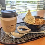 カフェ エミタス - わらび餅ソフトとほうじ茶