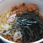 Okurayama Soba Negibozu - 肉盛り冷麺アップ