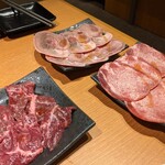 幸せの焼肉食べ放題 かみむら牧場 - 