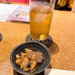 Kikkouya - 【2022年04月】「うさ麦の京番茶割」とお通し。