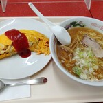 Oshokuji no Mise Jiro - オムライス650円 しょうゆラーメン600円