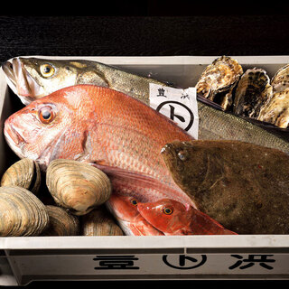 Local production for local consumption! Directly delivered from Toyohama/Katana fishing port! A variety of fresh seafood