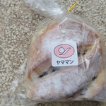 Yamaman - 小豆が入ったパン　米粉が入ってるのな　モチモチして美味しいです