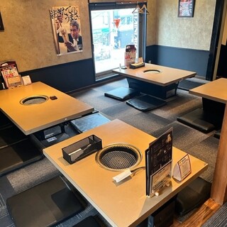 広めのお席でゆったりくつろげる店内♪