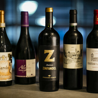 The bottle menu with over 50 types is a must-see for wine lovers! You can drink from noon ♡