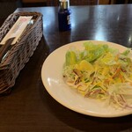 ASIAN DINING LUMBINI Shinmatsudo Ten - 先付けで出て来るサラダ