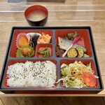 珈琲ノンノン - 日替わり弁当(\660)　白身魚の塩焼き