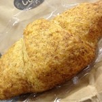 Yakitate Bakery Shishimaru Shinagawa Honten - ハチミツ入り全粒粉クロワッサン ¥200