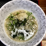 うどん七福 - 汁物は温かい蕎麦のつゆ