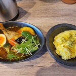 SoupCurry HARBOUR - 彩り野菜のチキンカレー（1,300円）。