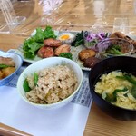 みんなのお店 KAMIBI - 料理写真:お任せ 2,000円(税込)。