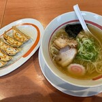 Kouraku En Takasaki Shibazaki Ten - 塩ラーメン、餃子セット600円税込