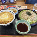 Yamada Udon Machida Toshi Ten - 週末限定日替わりセット　かき揚げ丼と蕎麦とモツ煮込み