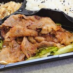 Yakiniku no Gyuko Itako Ten - 「炙りカルビ弁当」の炙りカルビをアップで