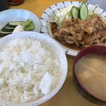 どさんこ太郎 - にんにく焼肉定食（800円）