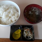 鉄板焼 ホルモン食堂 - 鉄板到着前に3点セット♪